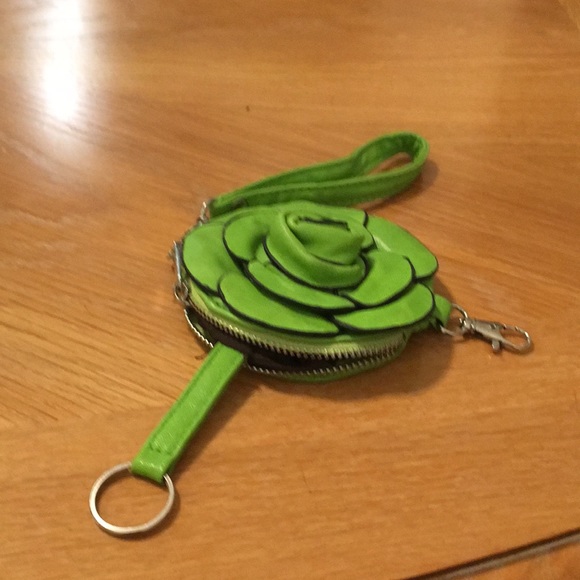 Lime green camellia coin purse - Picture 4 of 4